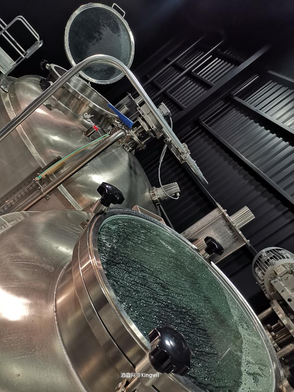 有趣，刚刚从蒸馏器里出来还是温热的原酒