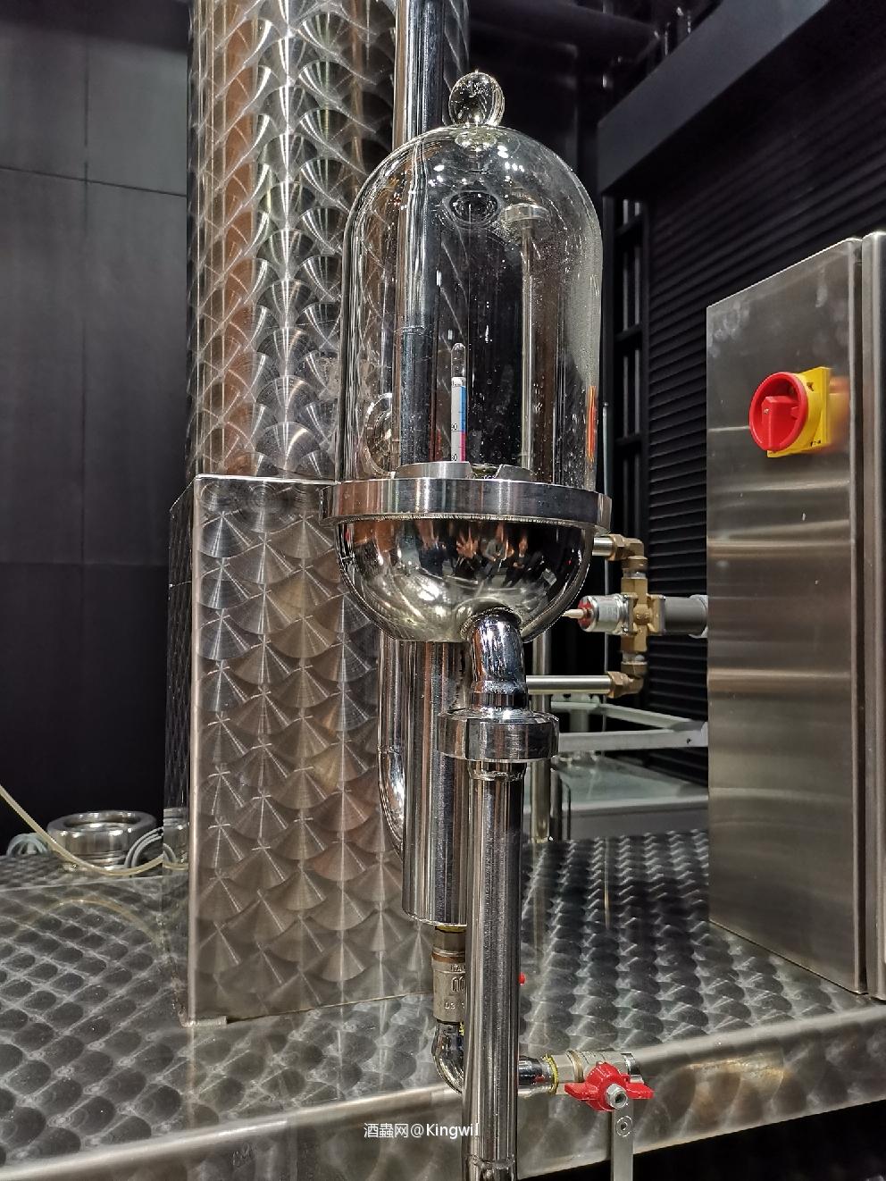 有趣，刚刚从蒸馏器里出来还是温热的原酒