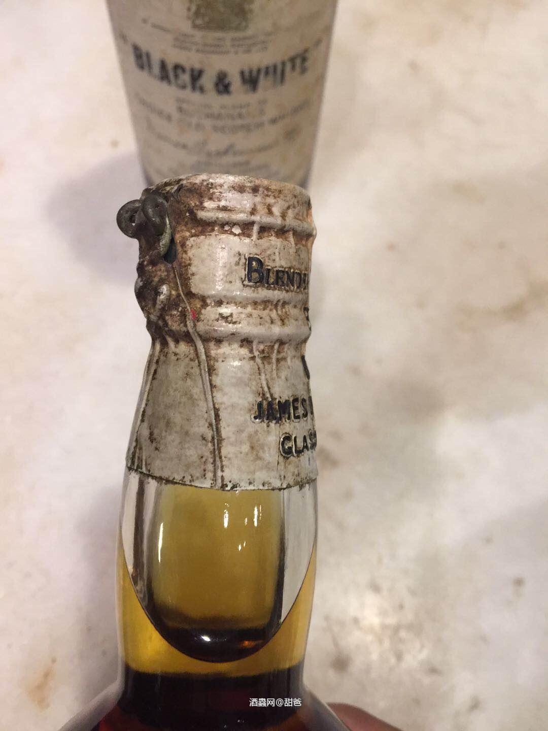 1960年彈弓頭白馬，1960年彈弓頭黑白狗🐶，水位，酒標，品相如此完美，得之惜之！！！