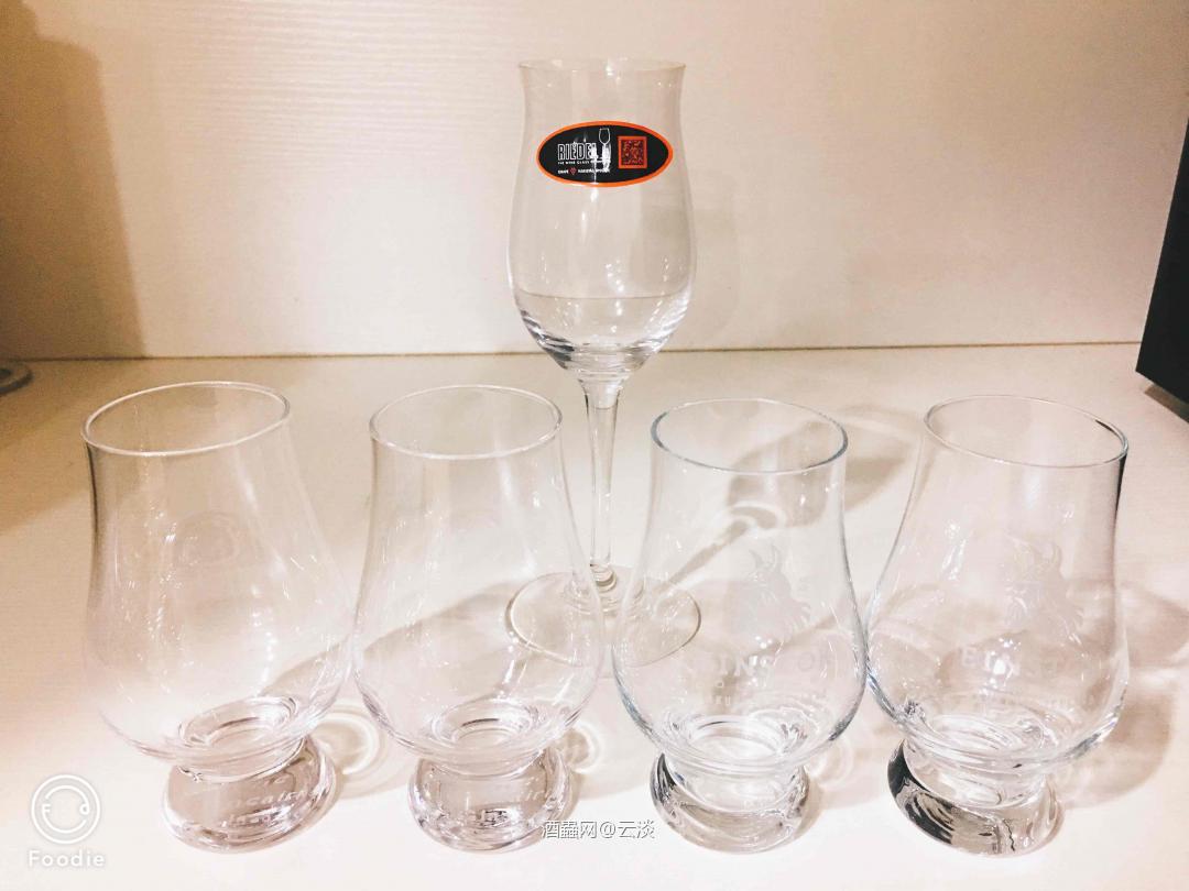 双十二买了五个小杯子到了<img src='https://sdata.whiskyworm.com/xcxpics/emoji_14.png' class='emoji' />原先喝红的，转威来九宫格满了！不再买了<img src='https://sdata.whiskyworm.com/xcxpics/emoji_72.png' class='emoji' />