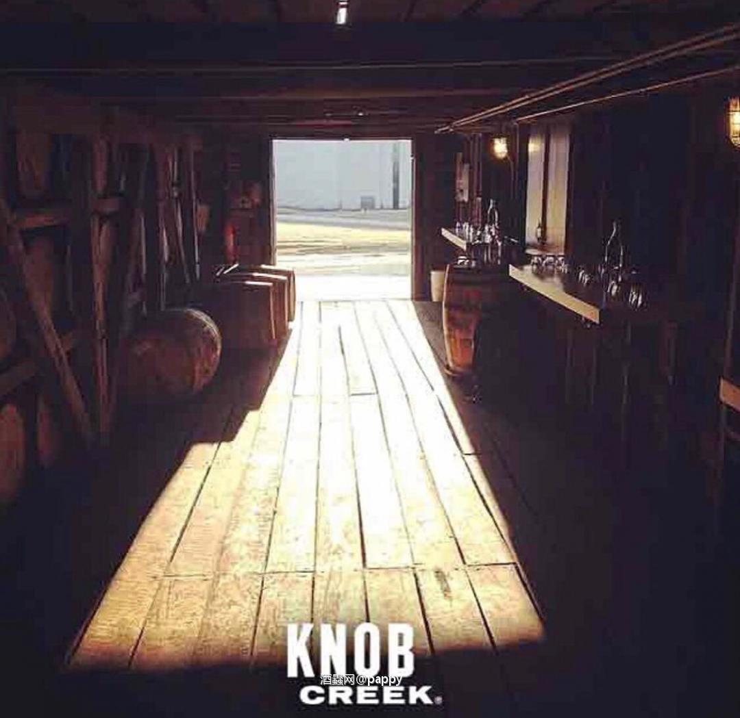 Kentucky bourbon whiskey 🥃