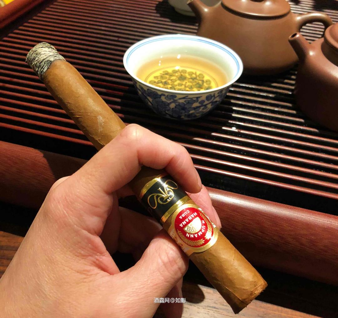 喝一杯，抽一根