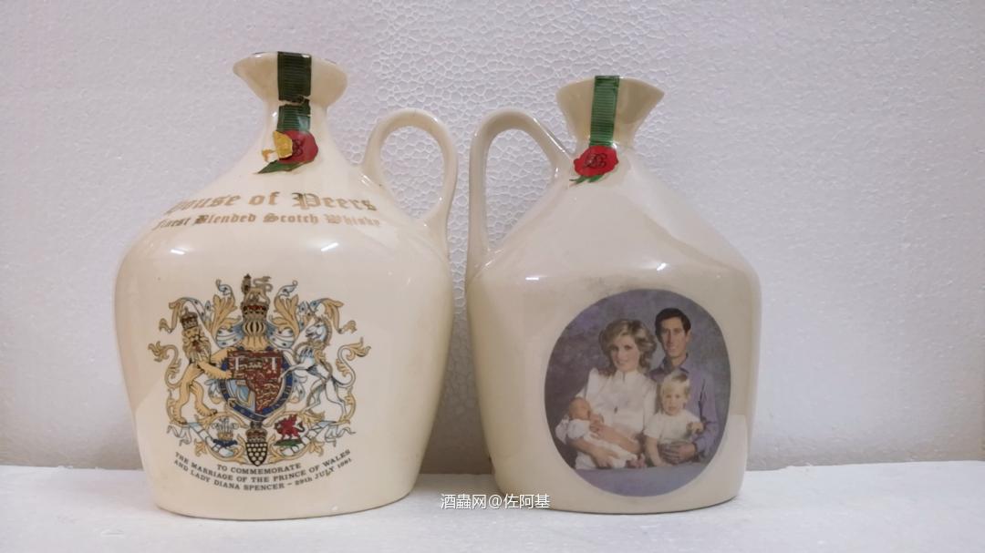 两瓶纪念酒
