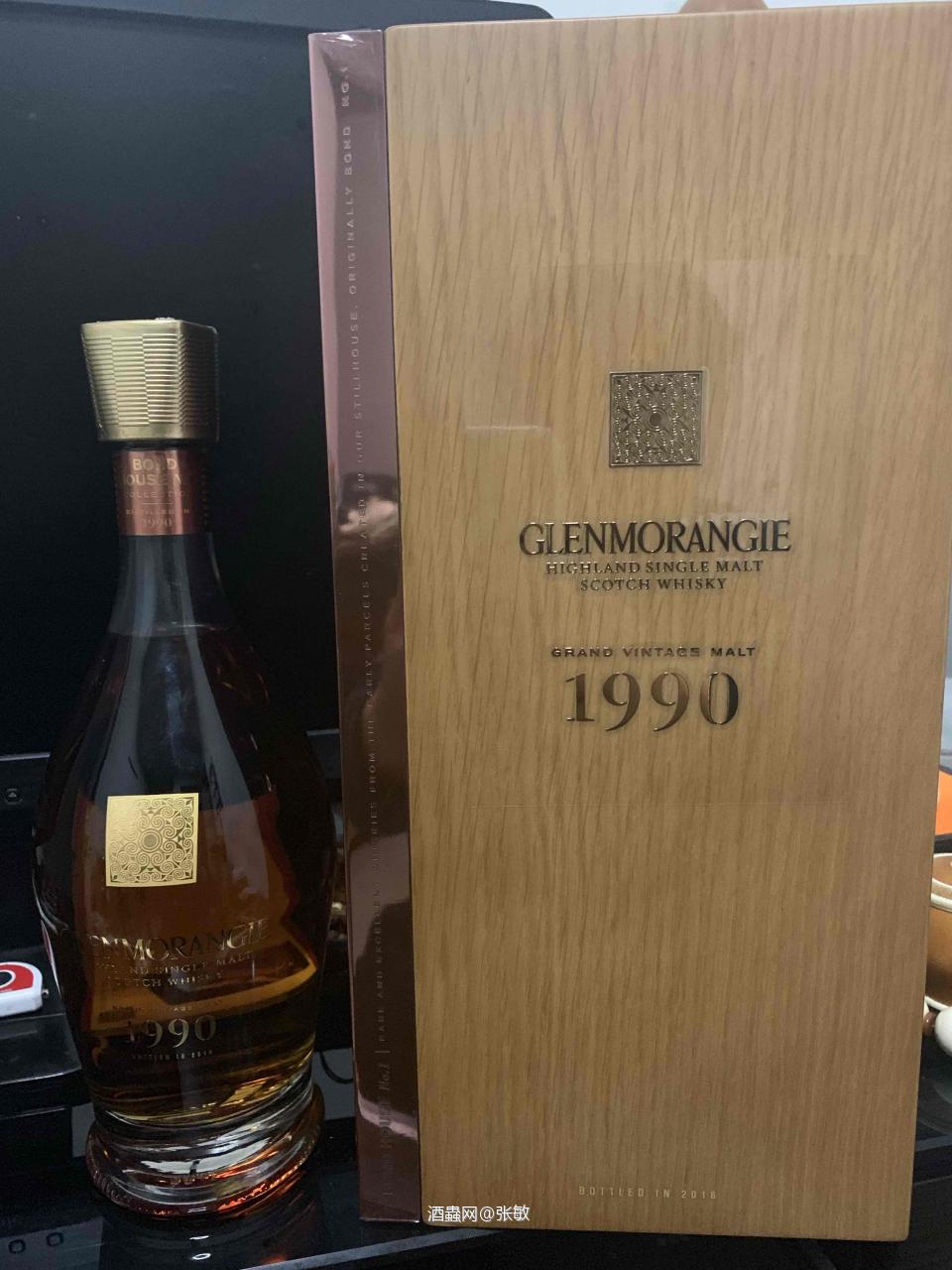 还买了两瓶慕赫的 命中注定和格兰杰1990 都是摆柜用的！