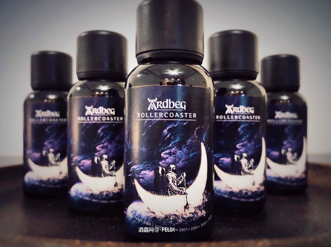 今天喝水量不足....... 就在威士忌里加个冰弥补