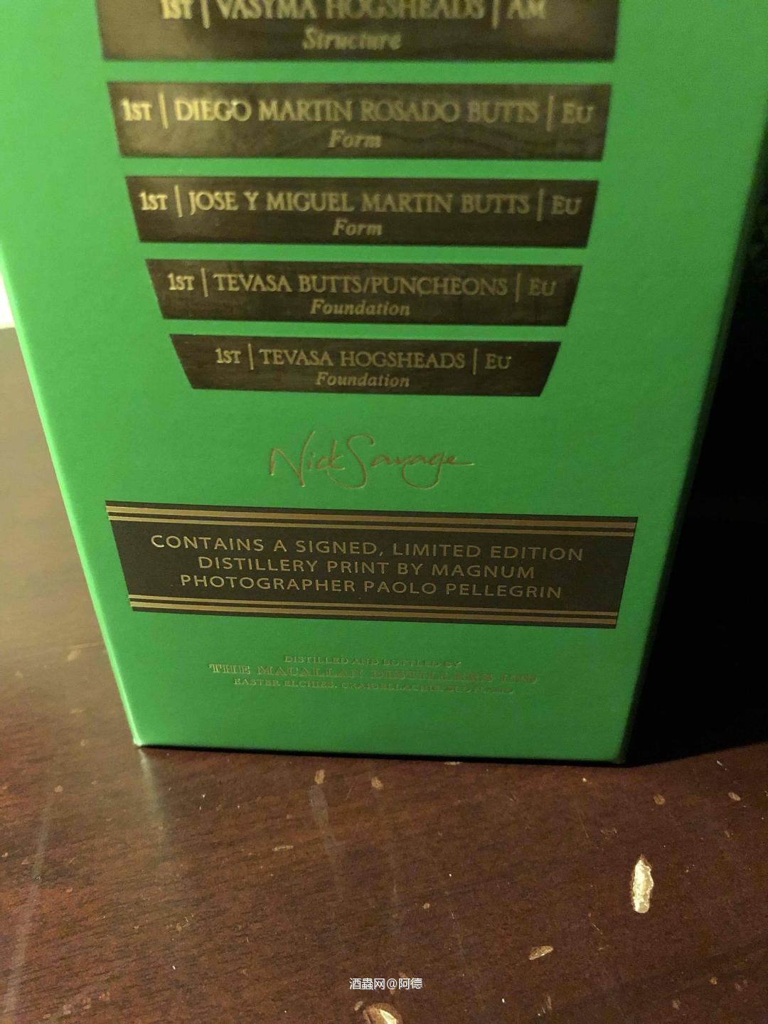 Macallan 最新攝影大師親筆限量60瓶，今天飛來廣州剛好碰到，排隊買了一下，但只能馬上帶走，所以跟我來了廣州。