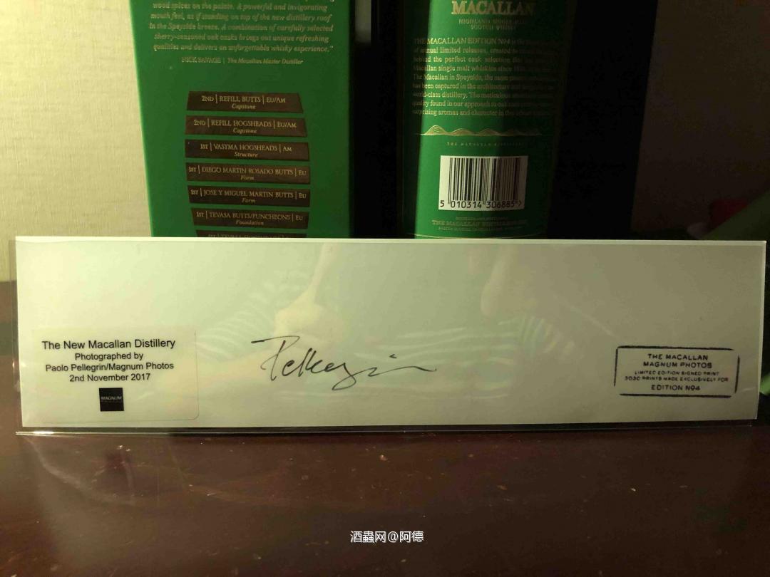 Macallan 最新攝影大師親筆限量60瓶，今天飛來廣州剛好碰到，排隊買了一下，但只能馬上帶走，所以跟我來了廣州。