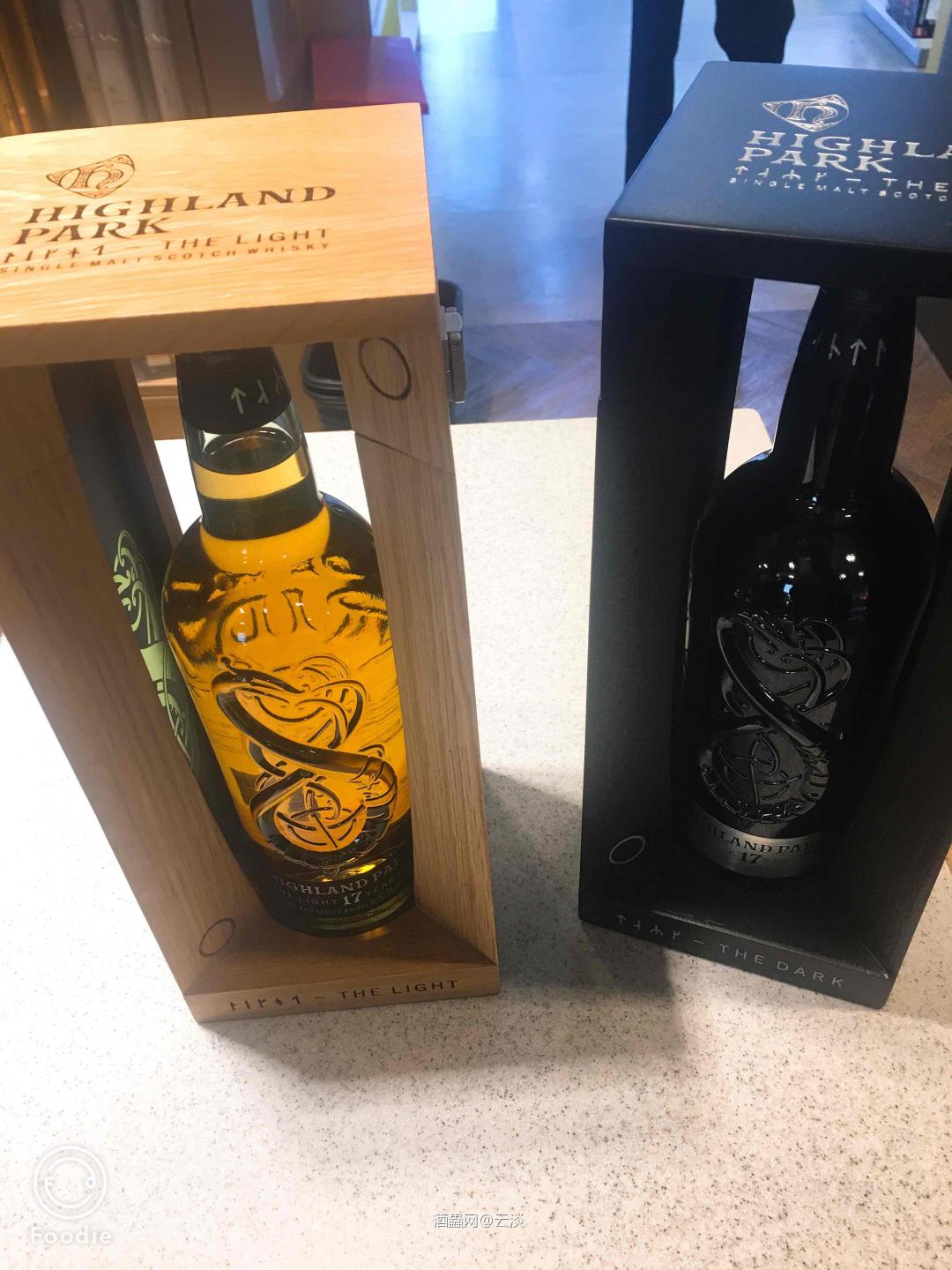 我今天就有预感免税店会买到<img src='https://sdata.whiskyworm.com/xcxpics/emoji_14.png' class='emoji' /><img src='https://sdata.whiskyworm.com/xcxpics/emoji_14.png' class='emoji' />瓶子背后落了好多灰
