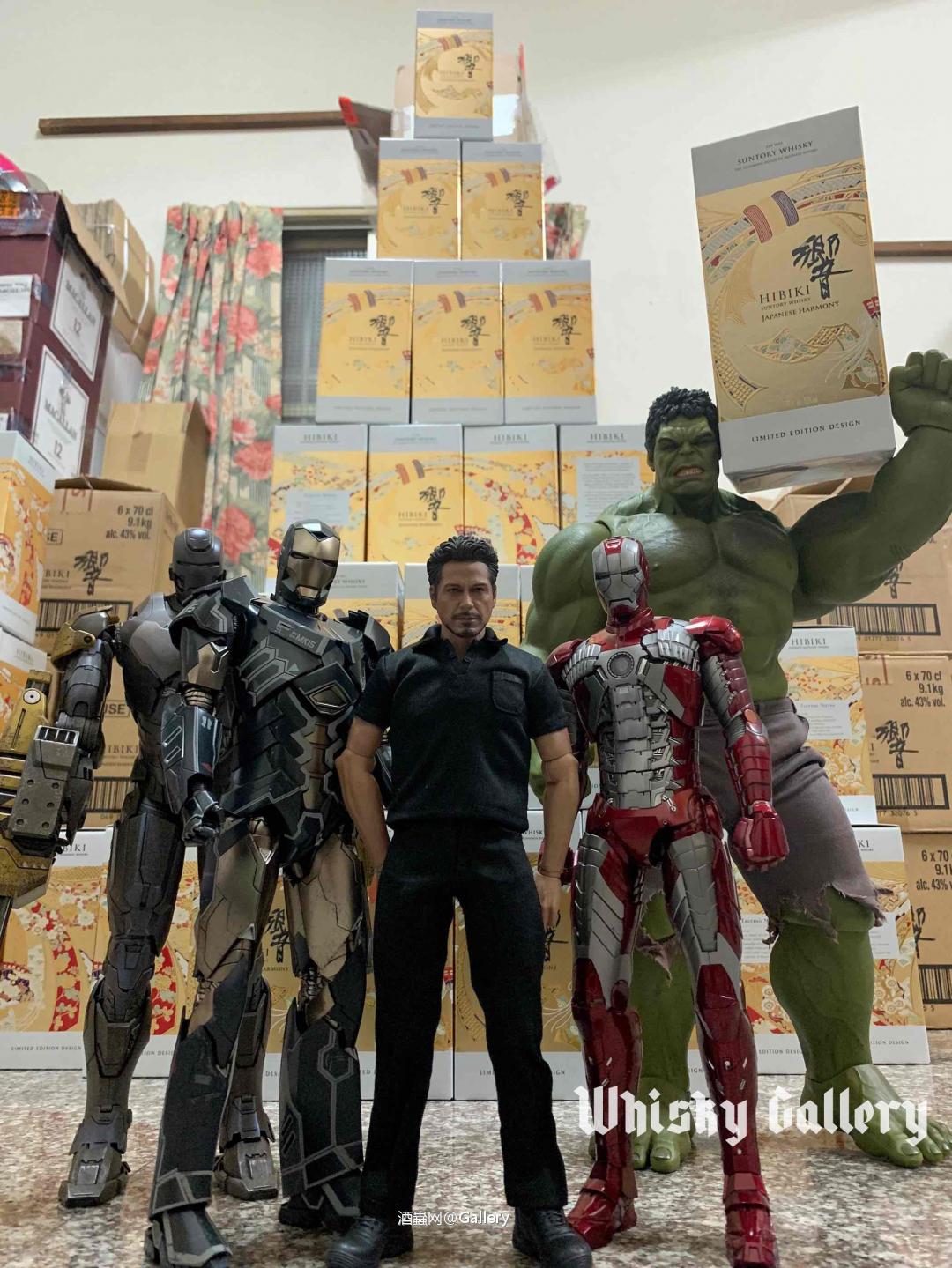 Tony自己的聖誕樹自己蓋😳