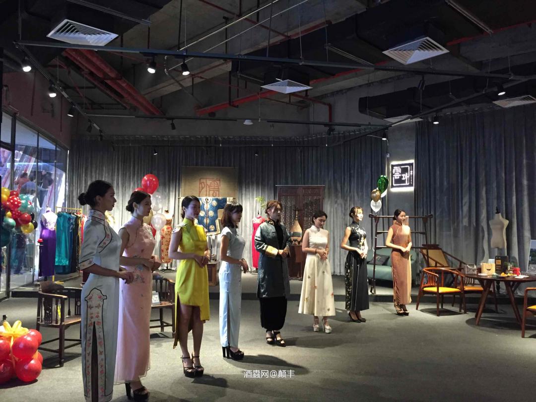 古典与现代的结合，奢华与休闲的碰撞，其实都是一种态度