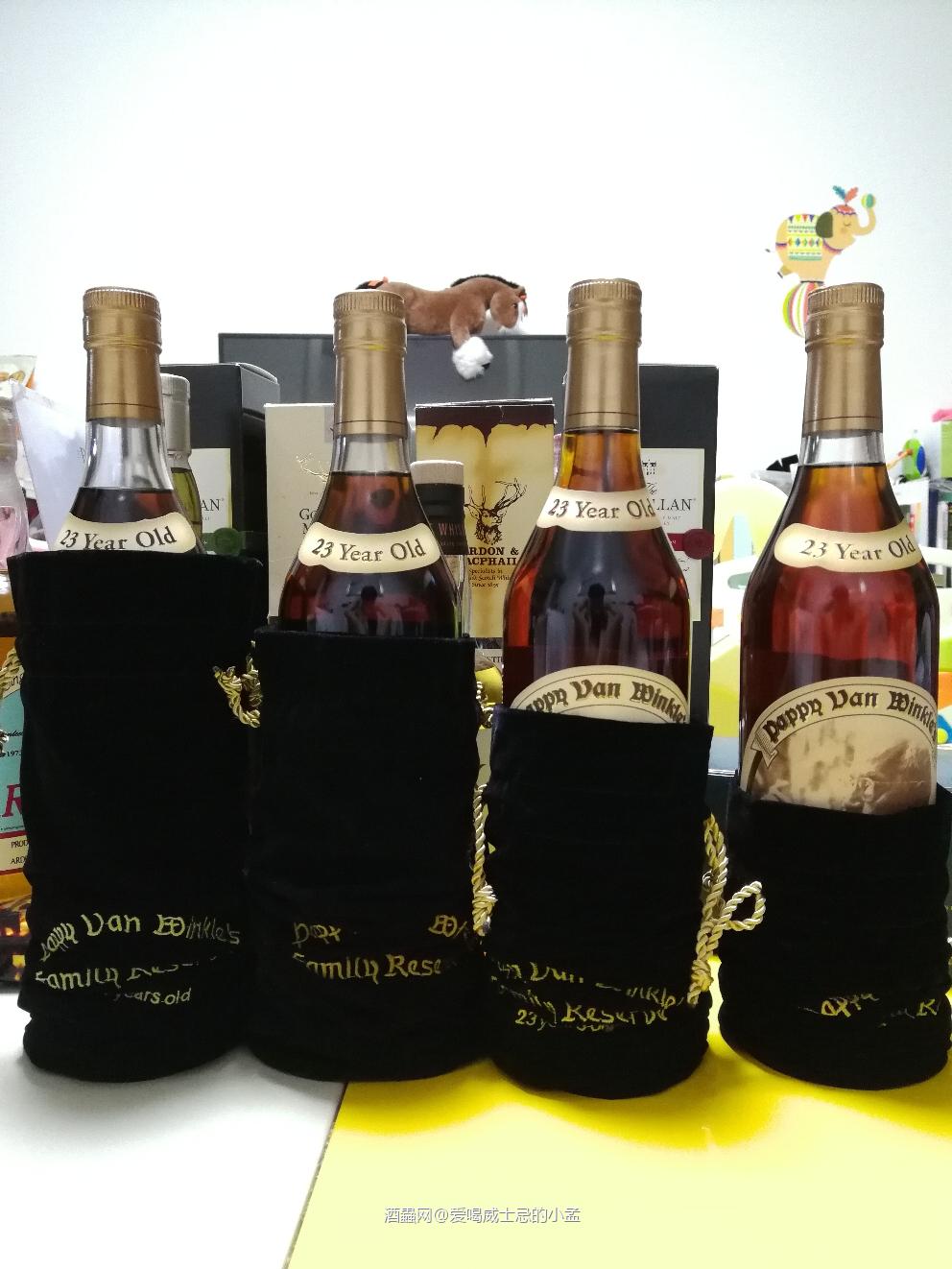 排好，给爸爸慢慢脱