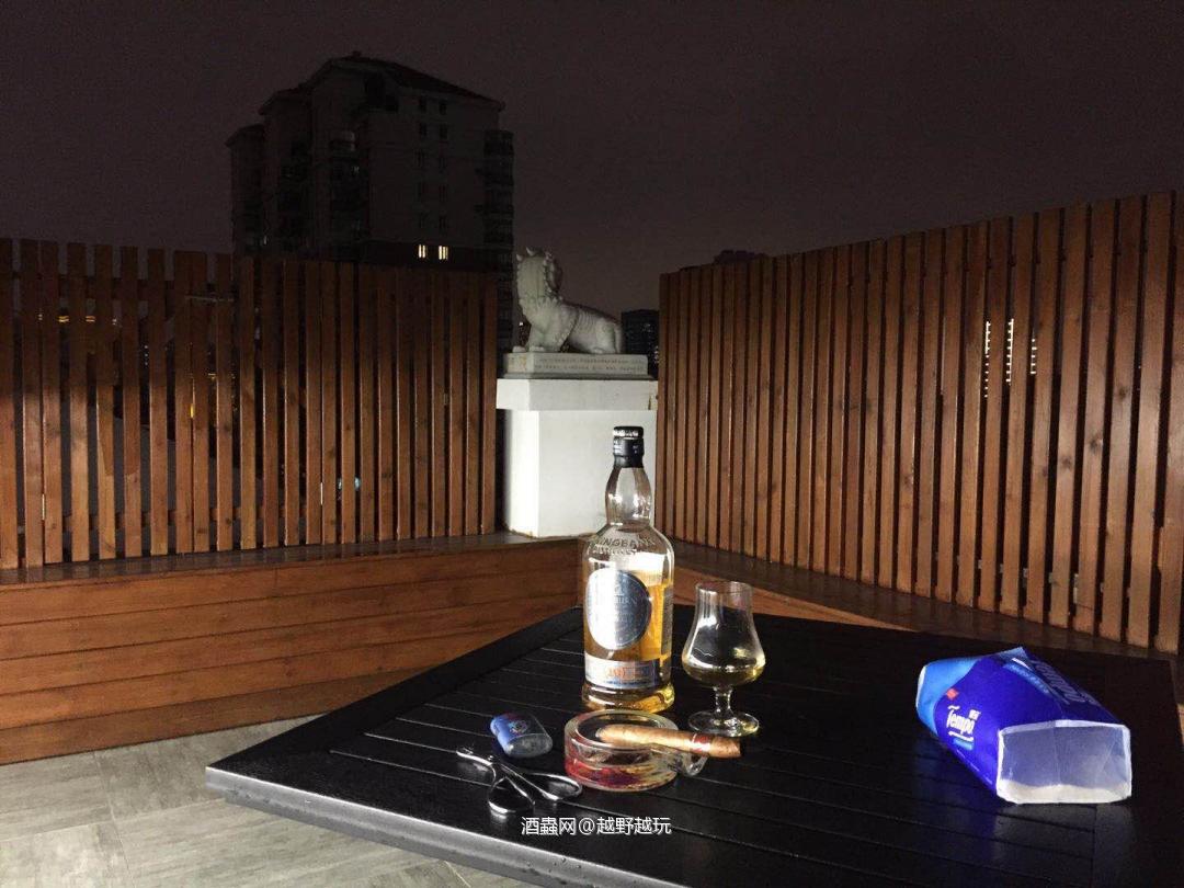 酒足饭饱，灰茄逍遥