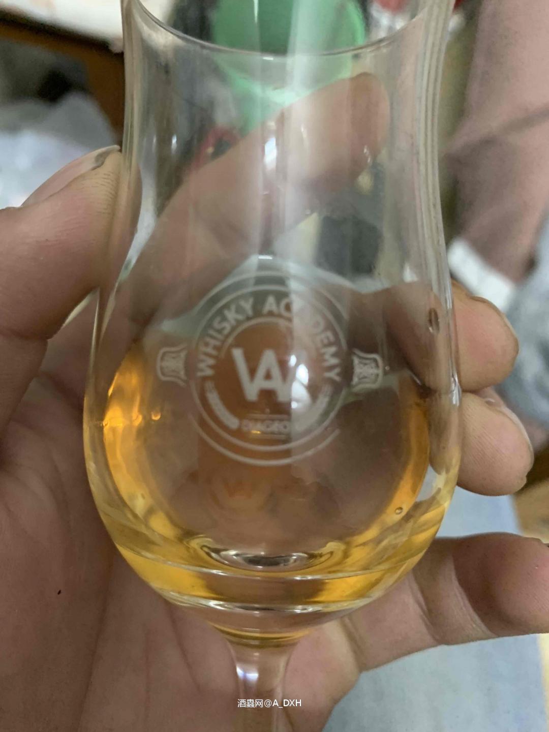 喝完了 没了 威士忌的酒瓶是我唯一不想扔掉的酒瓶