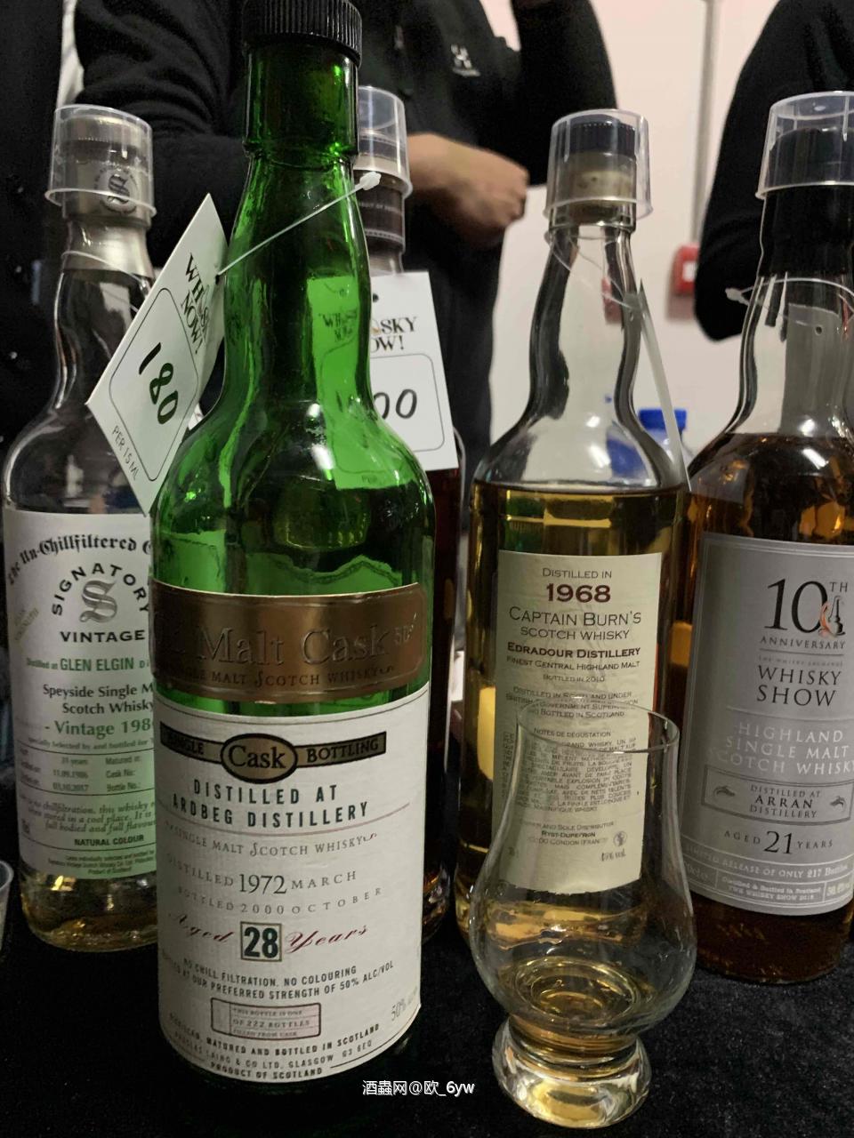 下面就随便说说好了，反正也不会记得太清，1975多纳，一般般咯，就是很多纳。阿贝28，哈哈，就是很阿贝咯，阿贝老板10，不错，吓到我了。阿贝30年，嗯，就是老酒的阿贝。。。舒服咯。oscuro，啊~好舒服的酒啊~~麦卡伦25，啊~~~太舒服的酒了啊~ 是我喜欢的味道。