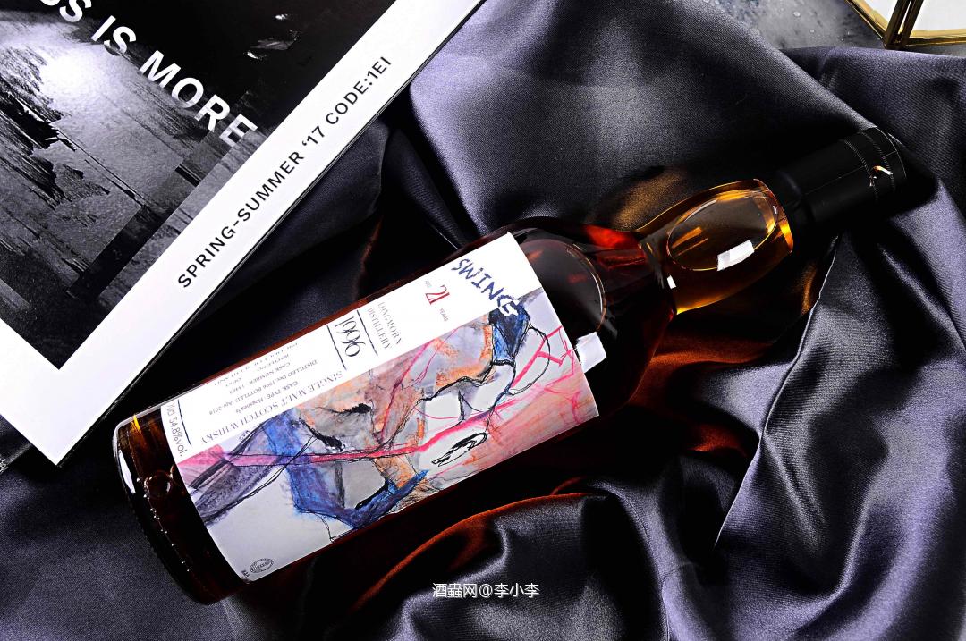 酒蟲IB·SWING 朗摩21年，仅63瓶。以艺术家：罗阳竹作品《摇摆》作为本款酒标