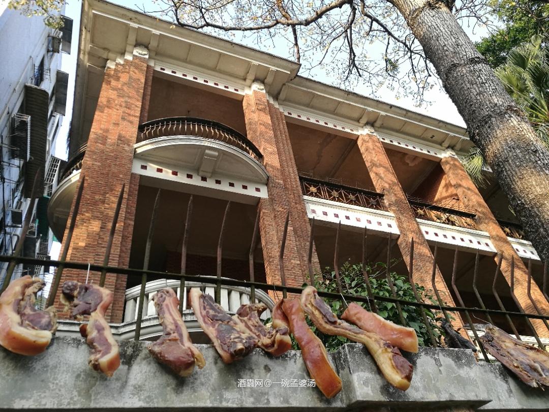 诸君：在广州看到一瓶酒，布朗拉37年，6900元，能不能买。