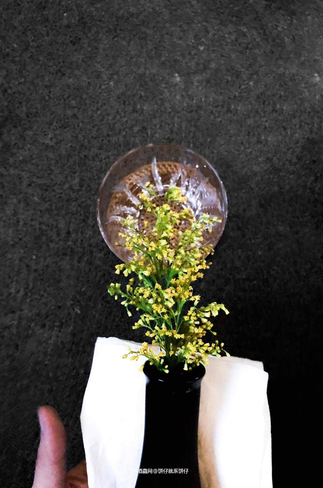 《插酒》/ 《侍花》