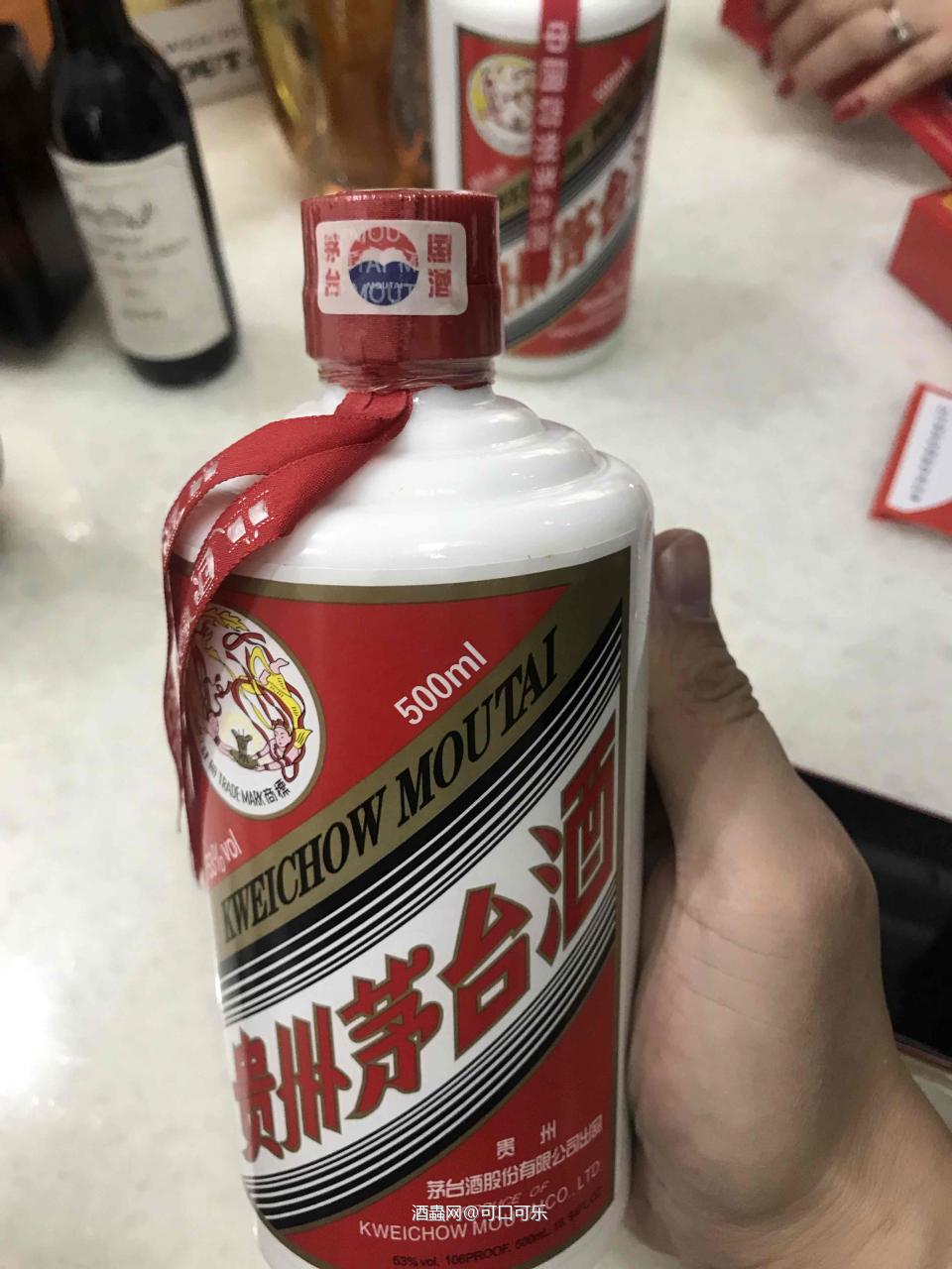 二三十年的茅台前几年都喝了，哪知道现在茅台涨成这奶奶样，翻了翻只找到几瓶09年的，想了想用保鲜膜封上，浓三酱五就行，还是喝13年的吧。