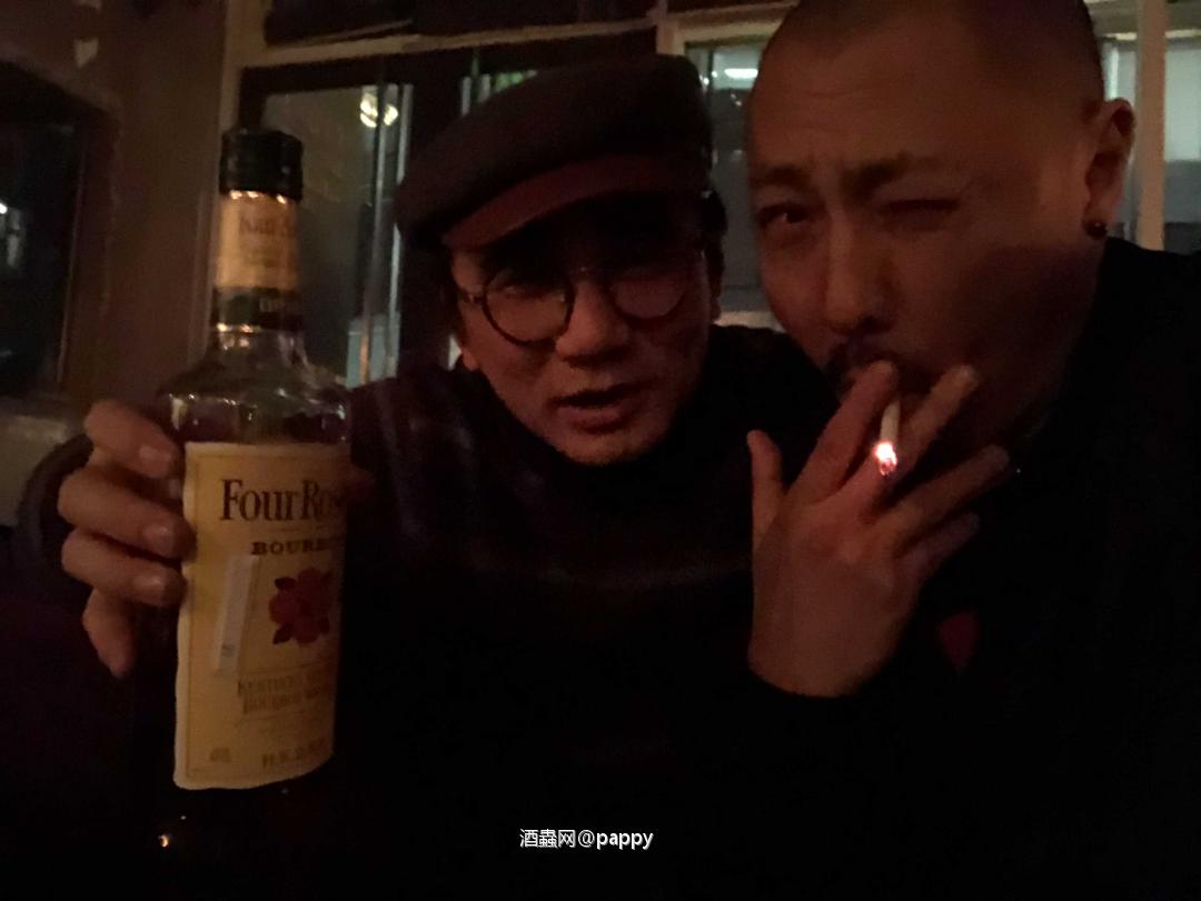 今天我们一起感受四朵玫瑰