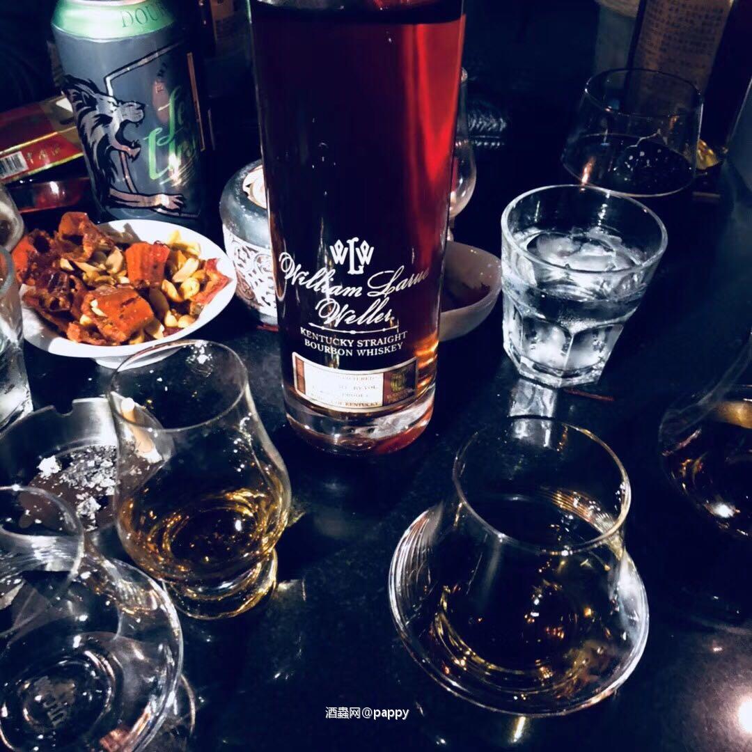 今年我喝过最好的美国Kentucky 波本威士忌 回味无穷……浓郁的巧克力味儿,香草味儿.....太多太多 满口喷香 太过美味
