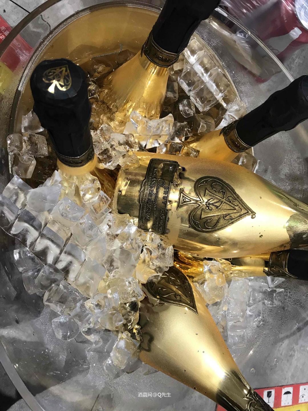 我热爱工作，工作使我快乐到忘记烦恼…………