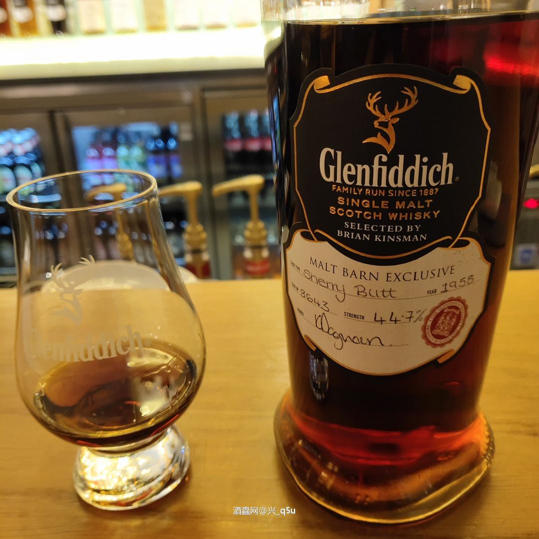 在Glenfiddich 酒厂尝到了1958年的雪梨桶。。