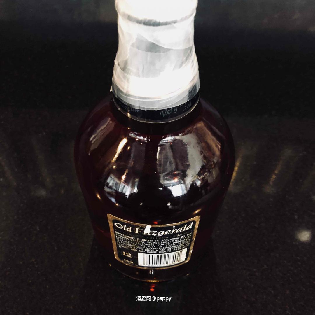 九十年代Kentucky bourbon whiskey <img src='https://sdata.whiskyworm.com/xcxpics/emoji_3.png' class='emoji' />