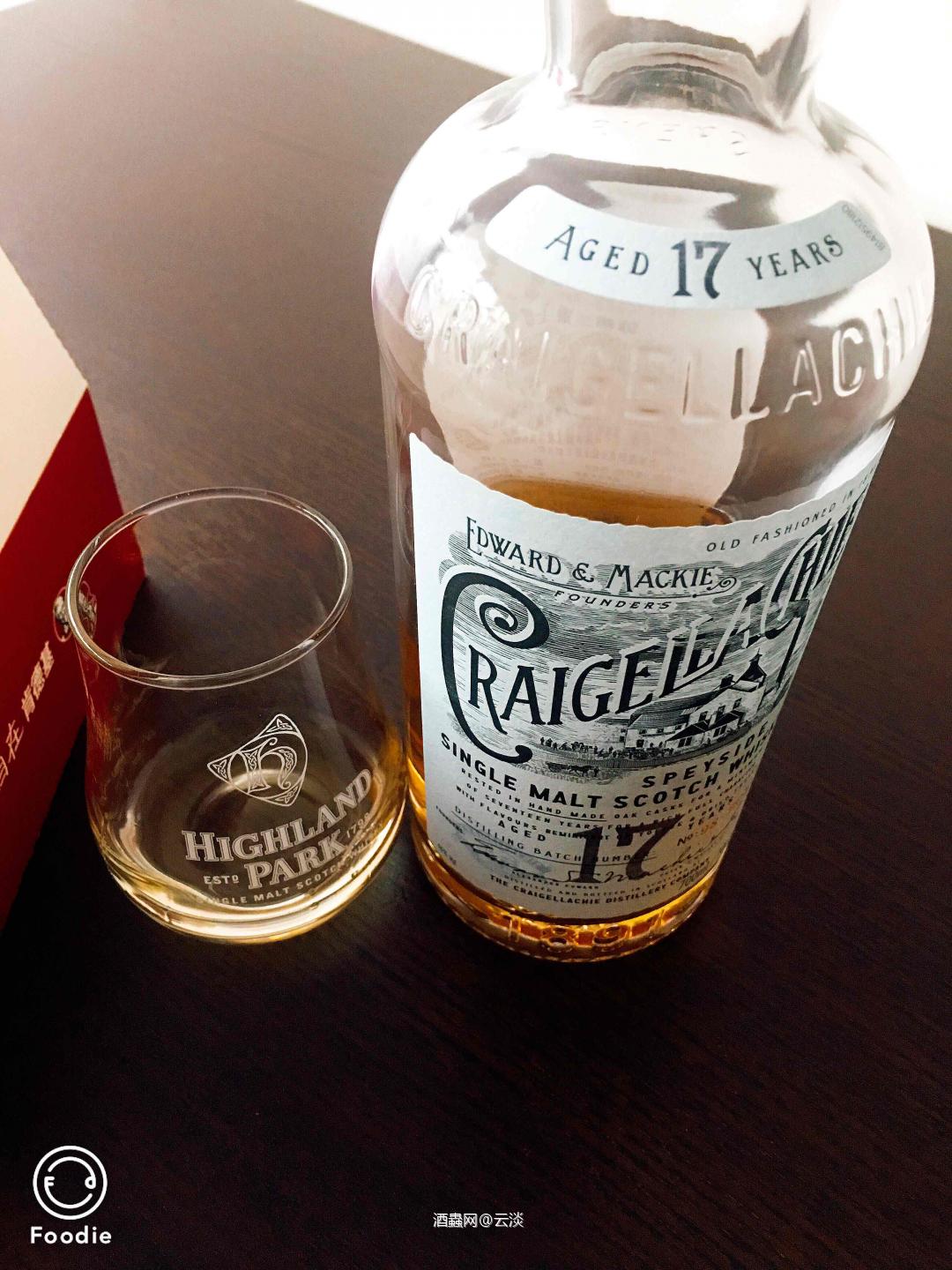 好像是有些硫化物的味道，个人功力不够深厚，易入口但喝完就忘<img src='https://sdata.whiskyworm.com/xcxpics/emoji_44.png' class='emoji' />