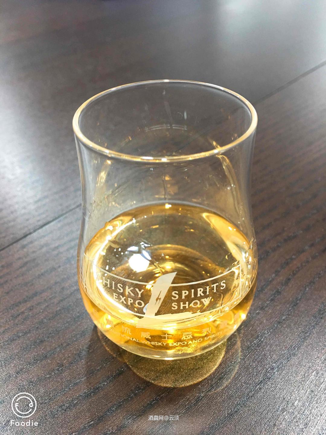 好像是有些硫化物的味道，个人功力不够深厚，易入口但喝完就忘<img src='https://sdata.whiskyworm.com/xcxpics/emoji_44.png' class='emoji' />