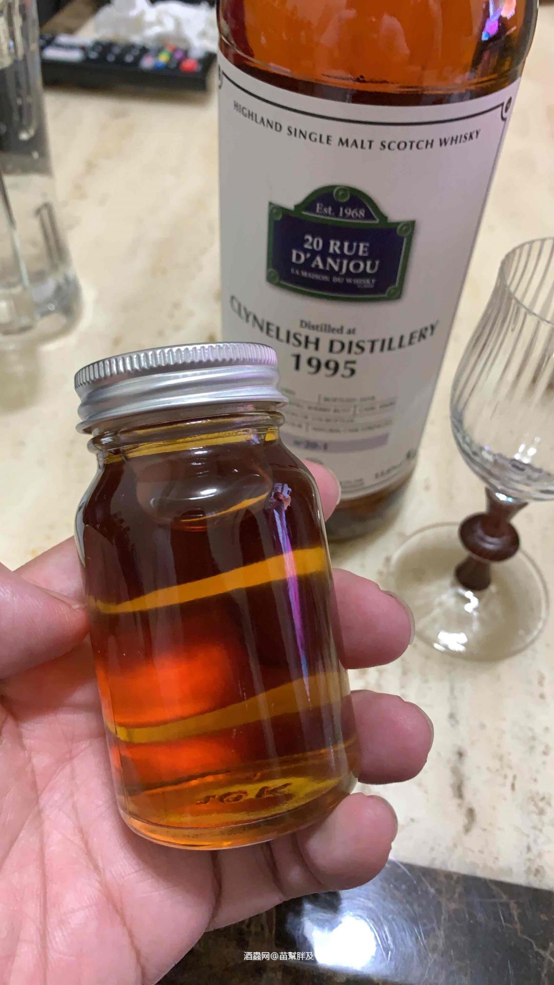 1995 Clynelish 小貓。whiskufun 老頭給的高分小貓，好喝。滿口臘味