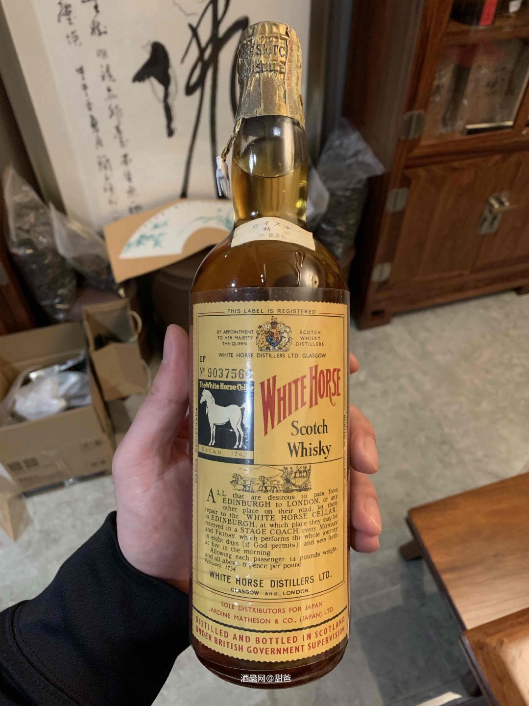 60年代～老白馬，黑白狗（彈弓頭）蘇格蘭威士忌750ml,已非常罕見，珍藏。