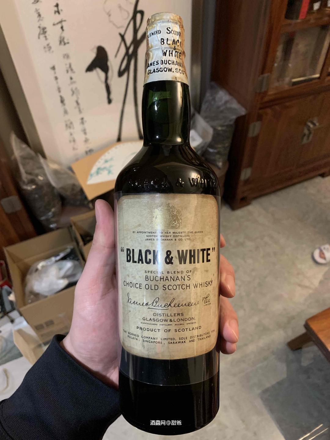 60年代～老白馬，黑白狗（彈弓頭）蘇格蘭威士忌750ml,已非常罕見，珍藏。