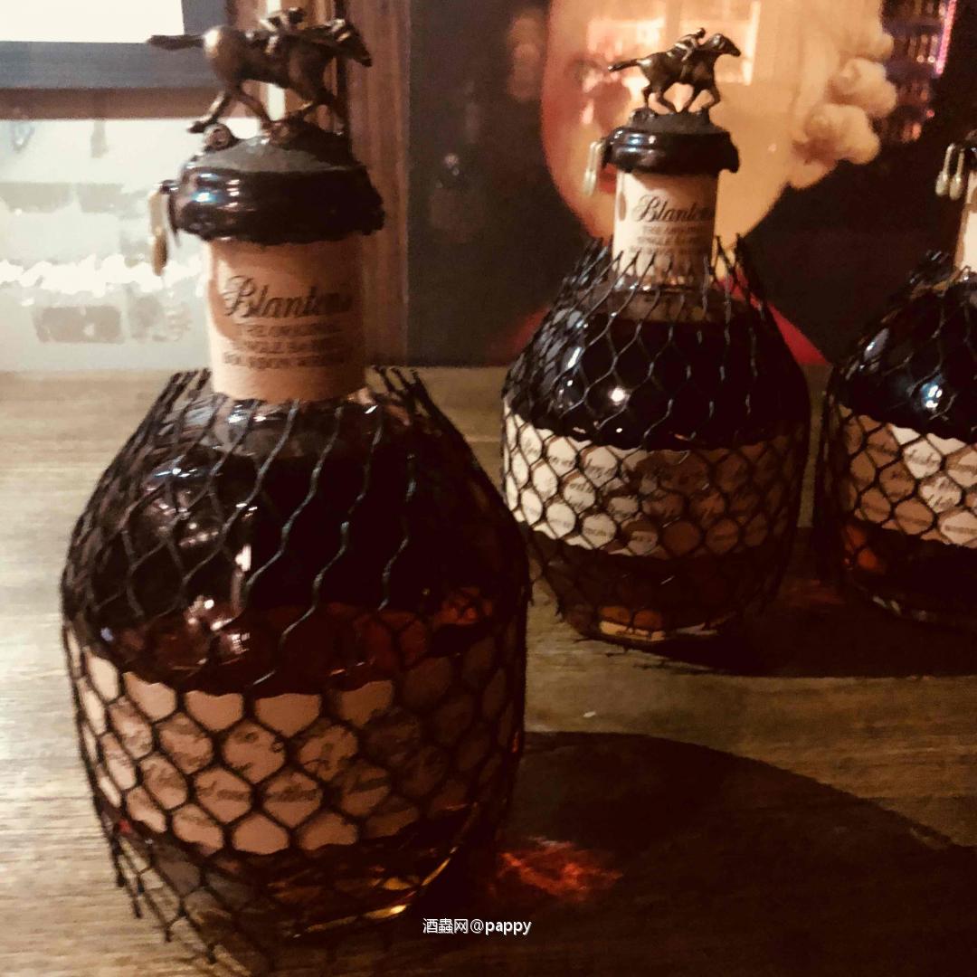 网格款Kentucky bourbon whiskey