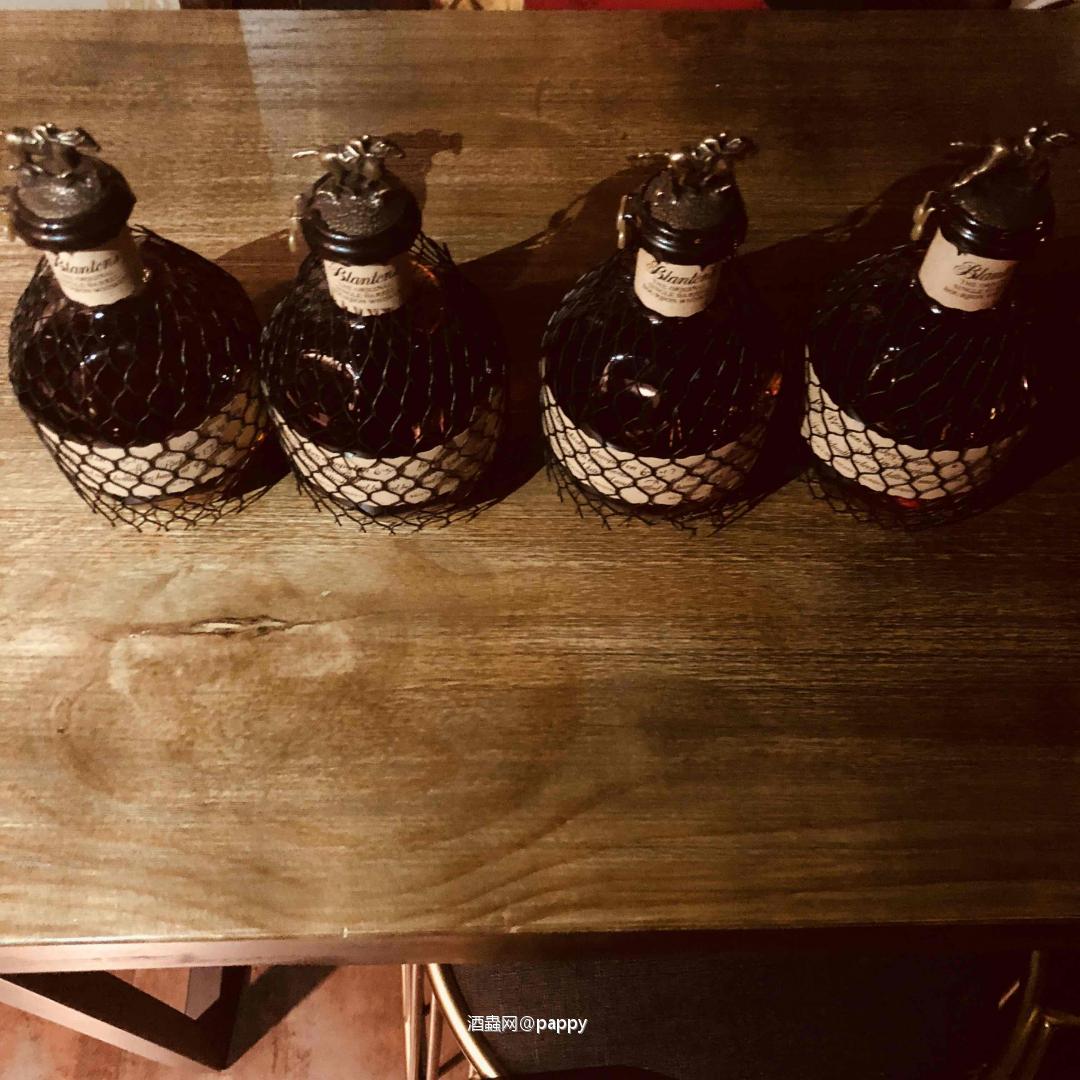 网格款Kentucky bourbon whiskey