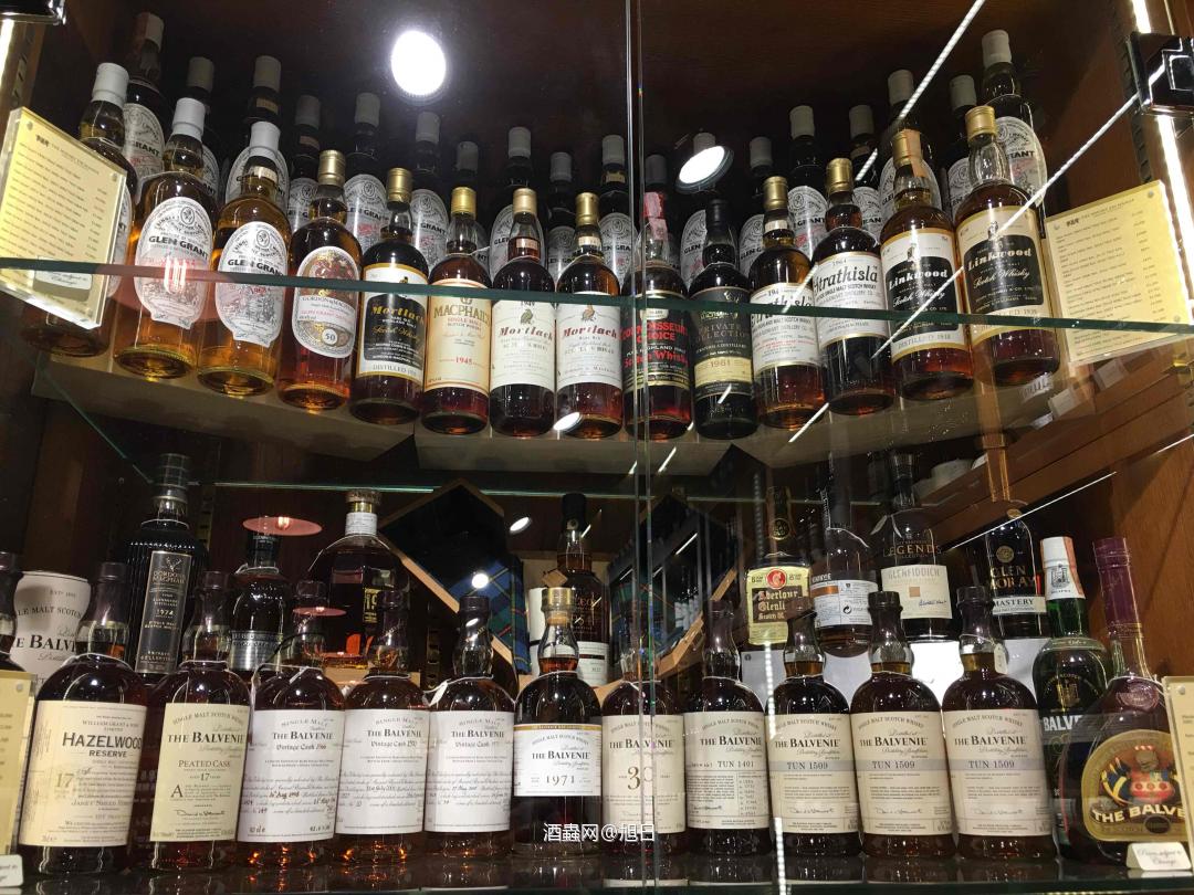 这次苏格兰之旅考察学习，参观好几家whisky店，老whisky价格确实有点贵！<img src='https://sdata.whiskyworm.com/xcxpics/emoji_2.png' class='emoji' />