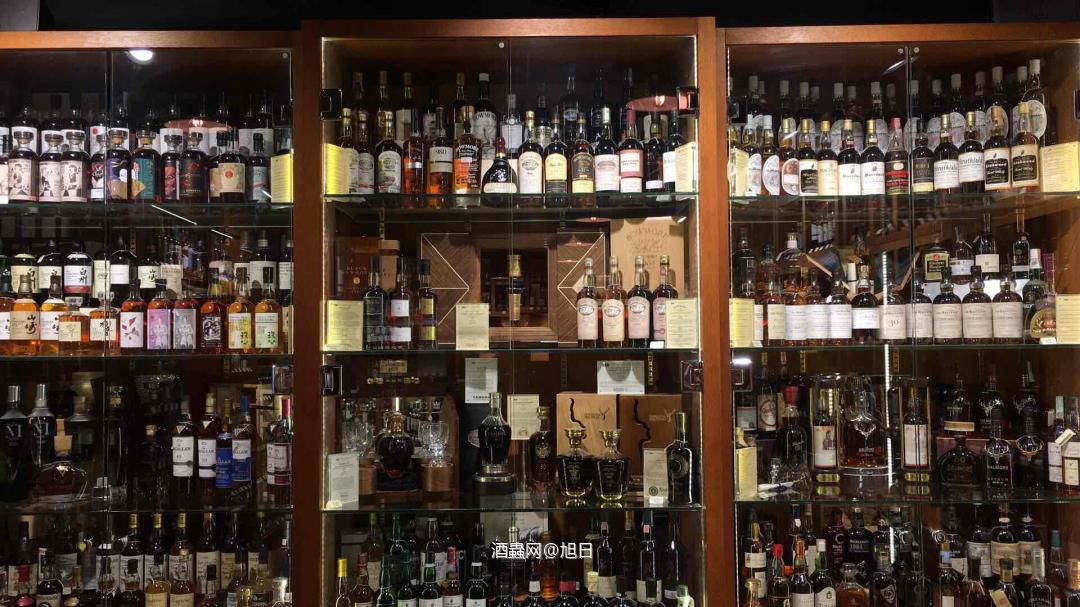这次苏格兰之旅考察学习，参观好几家whisky店，老whisky价格确实有点贵！<img src='https://sdata.whiskyworm.com/xcxpics/emoji_2.png' class='emoji' />