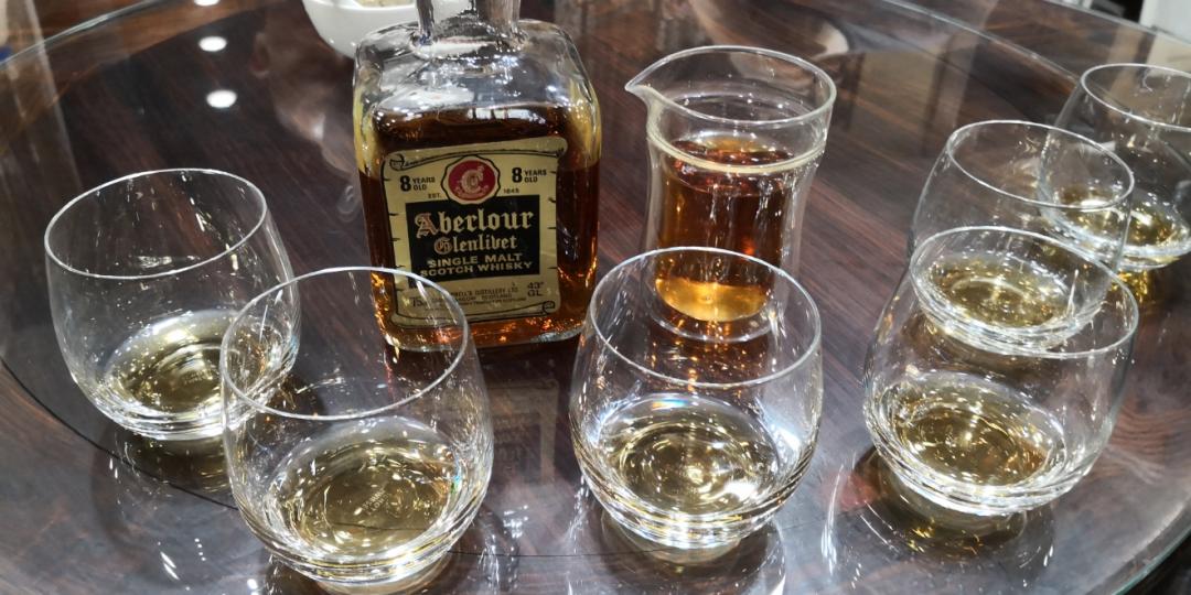 打完球小聚，老酒香醇余韵悠长