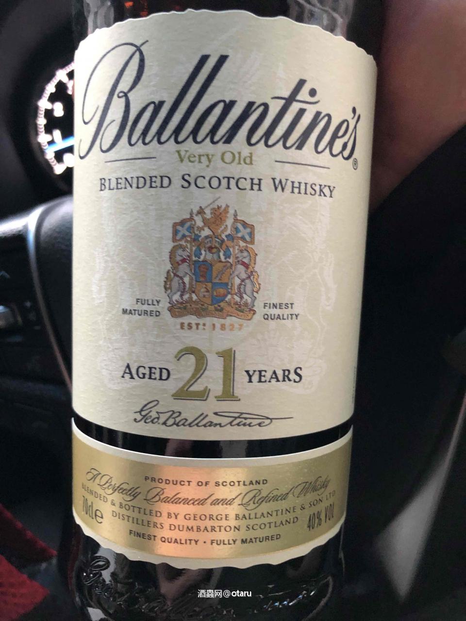 看收入咯。呼朋唤友时候买点贵的，自己喝，black，方瓶白标，罗雅等等。从500日元喝到5000日元 用了10年。