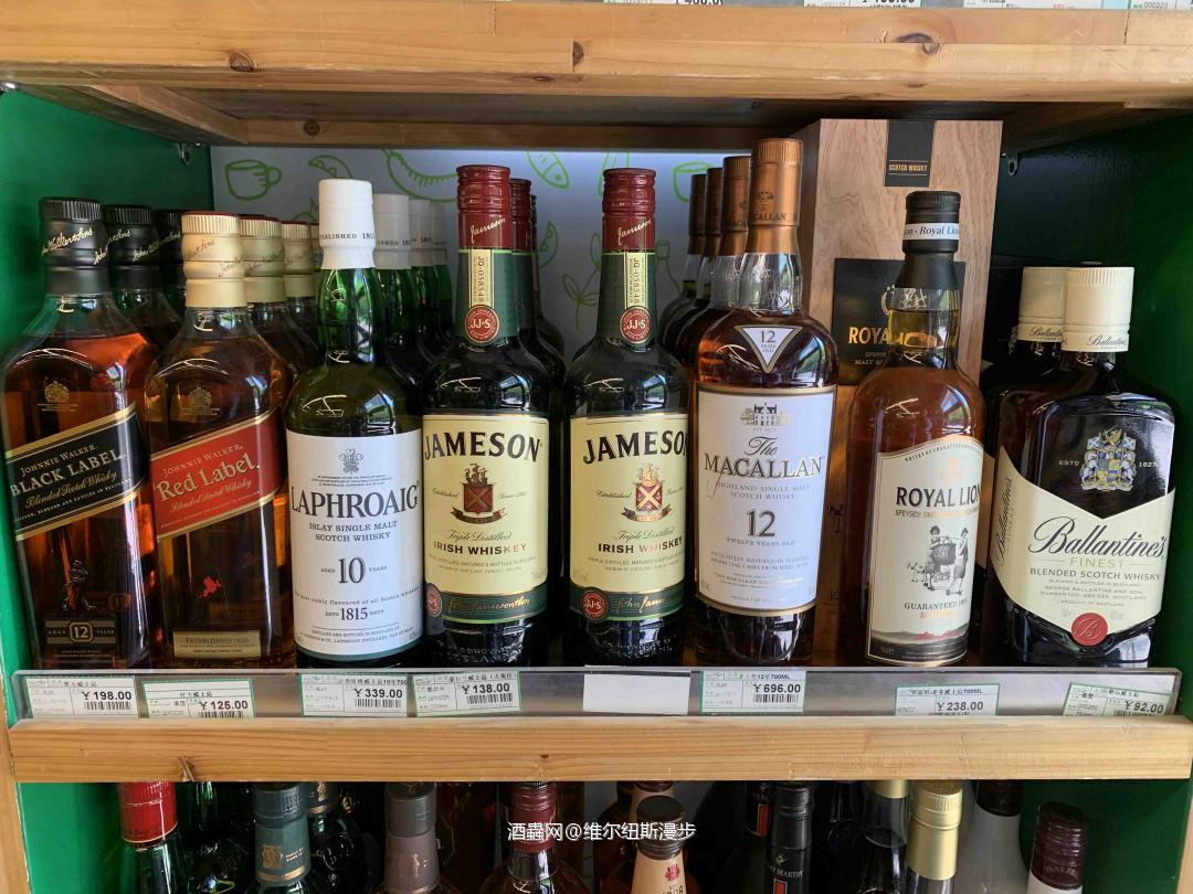 大CBD的实体超市还有不少威士忌卖～