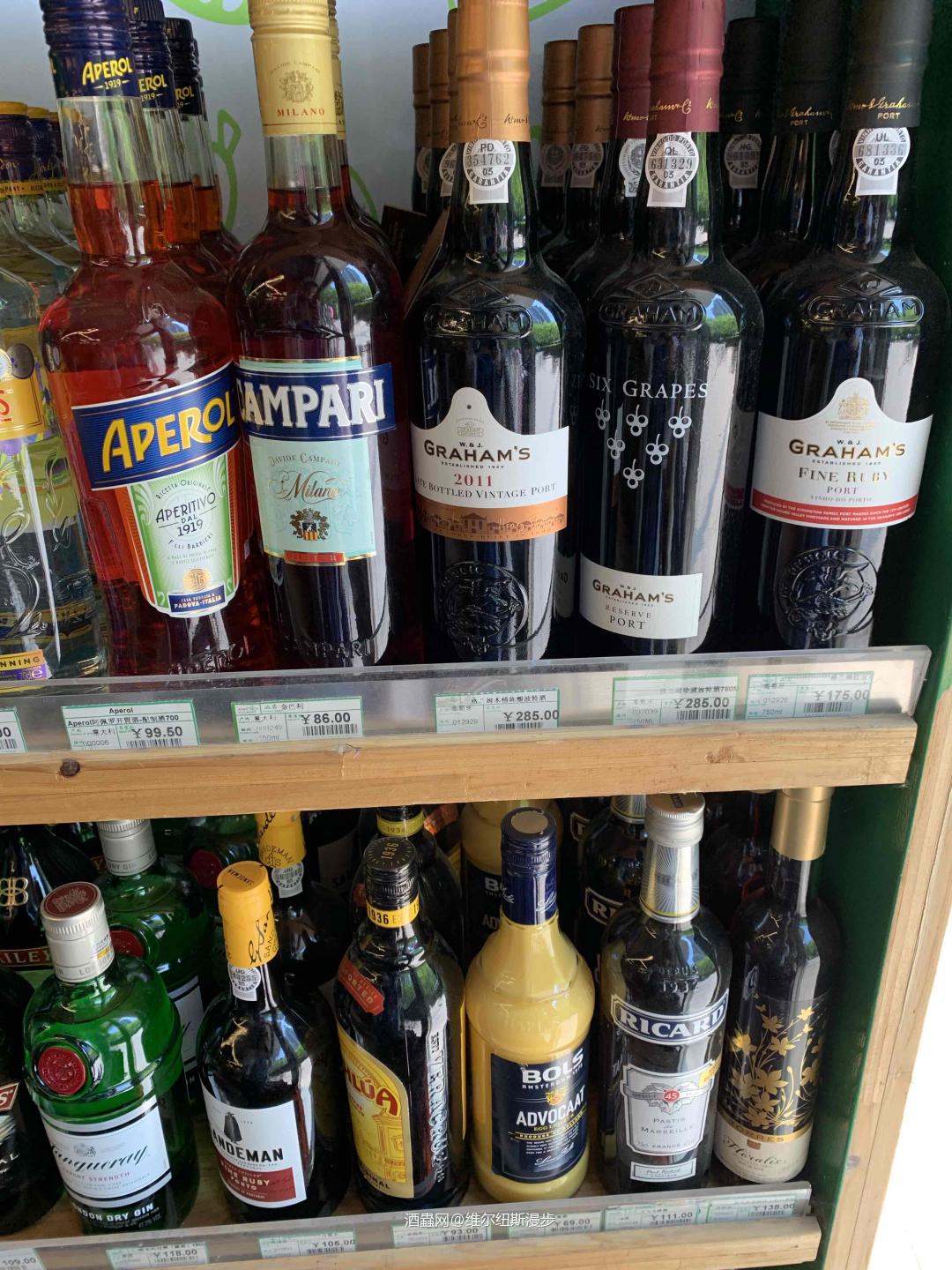 大CBD的实体超市还有不少威士忌卖～