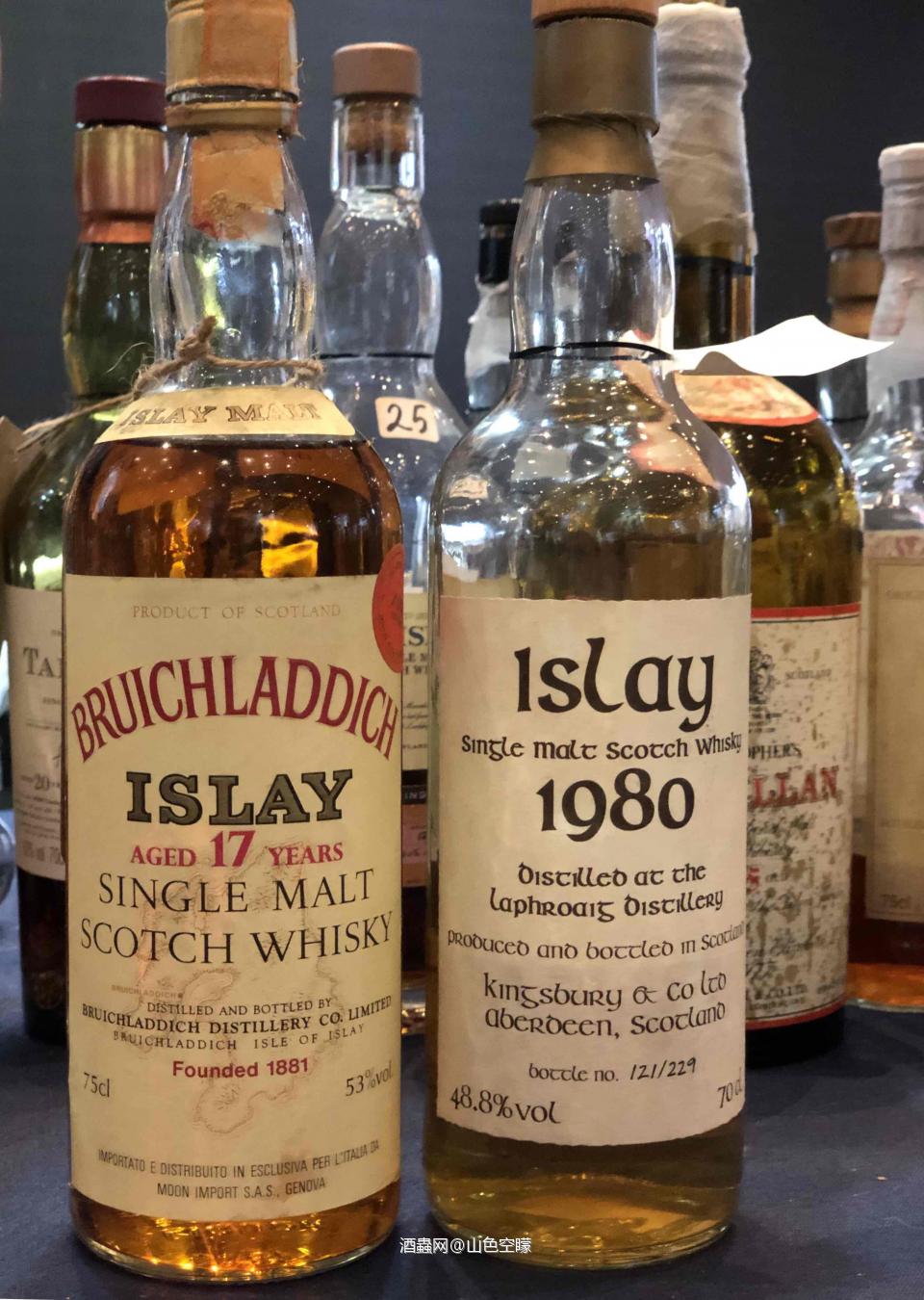 小宇的老酒 老板问：喜欢喝什么酒？“有小猫么🐈？”“只带了大猫🐱 ”😂