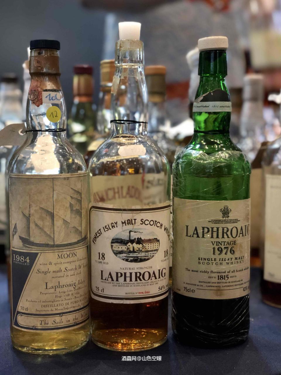 小宇的老酒 老板问：喜欢喝什么酒？“有小猫么🐈？”“只带了大猫🐱 ”😂