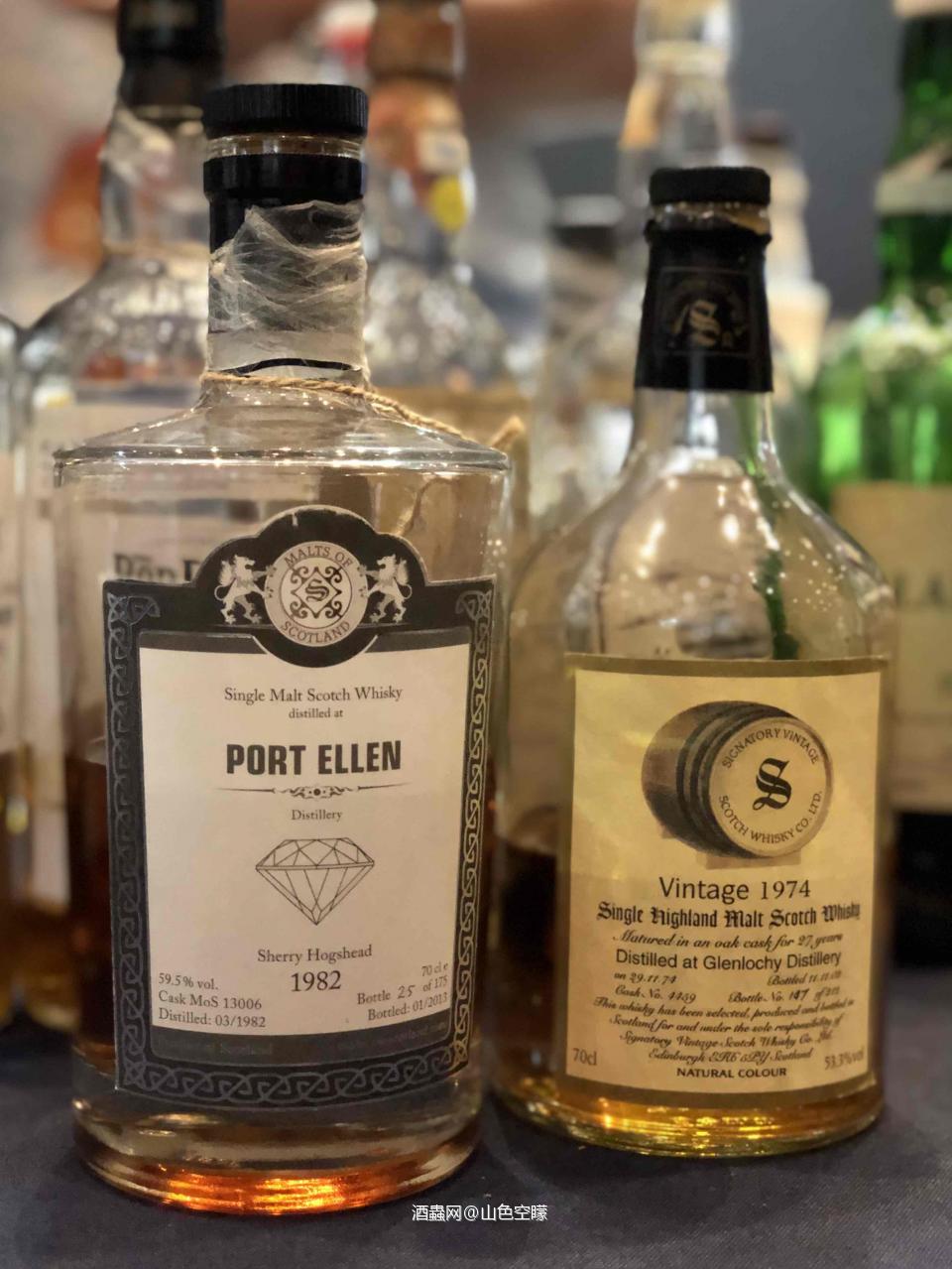 小宇的老酒 老板问：喜欢喝什么酒？“有小猫么🐈？”“只带了大猫🐱 ”😂