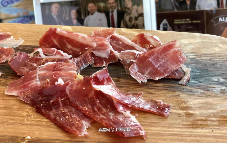 有酒有肉有茄有茶 … 人生才刚刚开始