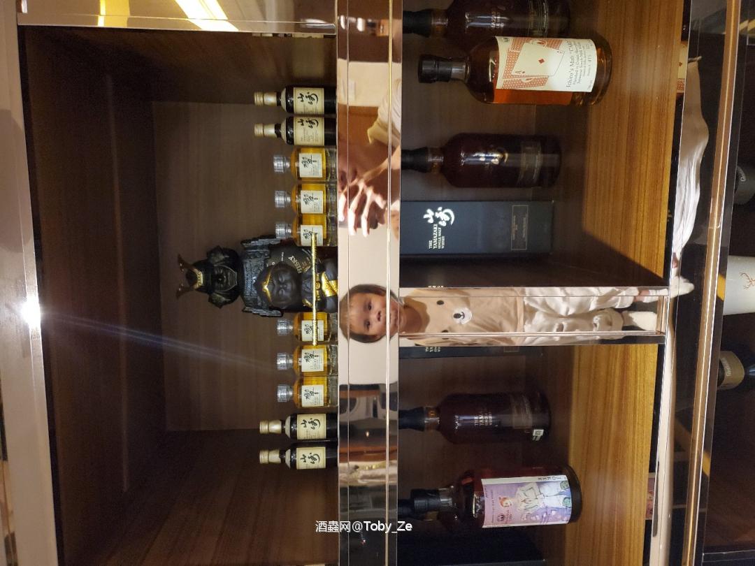 威士忌的路上越走越深。