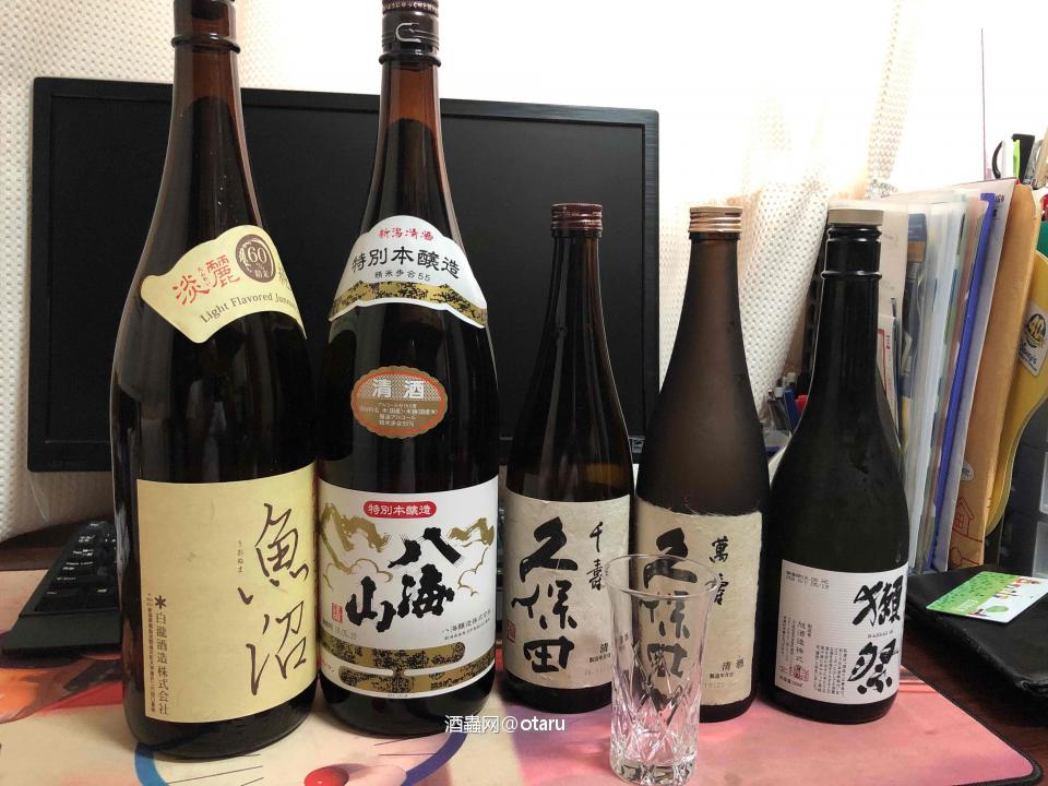 今晚清酒🍶夜酌。猜猜下面那几个是空瓶。最爱八海山、酒税问题，55仙做的比35仙都要好喝。