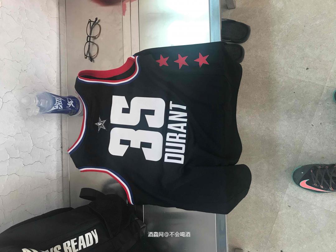 这个假期的最后一杯<img src='https://sdata.whiskyworm.com/xcxpics/emoji_13.png' class='emoji' />拥抱深夜的宁静。