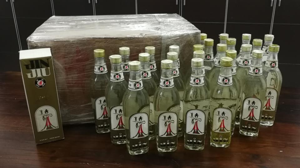 天津名酒，美女津酒