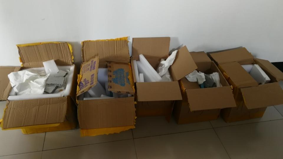 中午拆箱，威三支，白皮珍品三十三支，铁盖小可爱一对，梳洗打扮入库