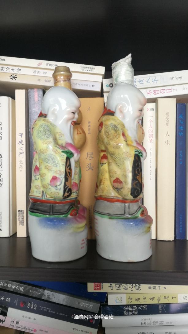 两个老寿星，大家看看那个真，那个假？